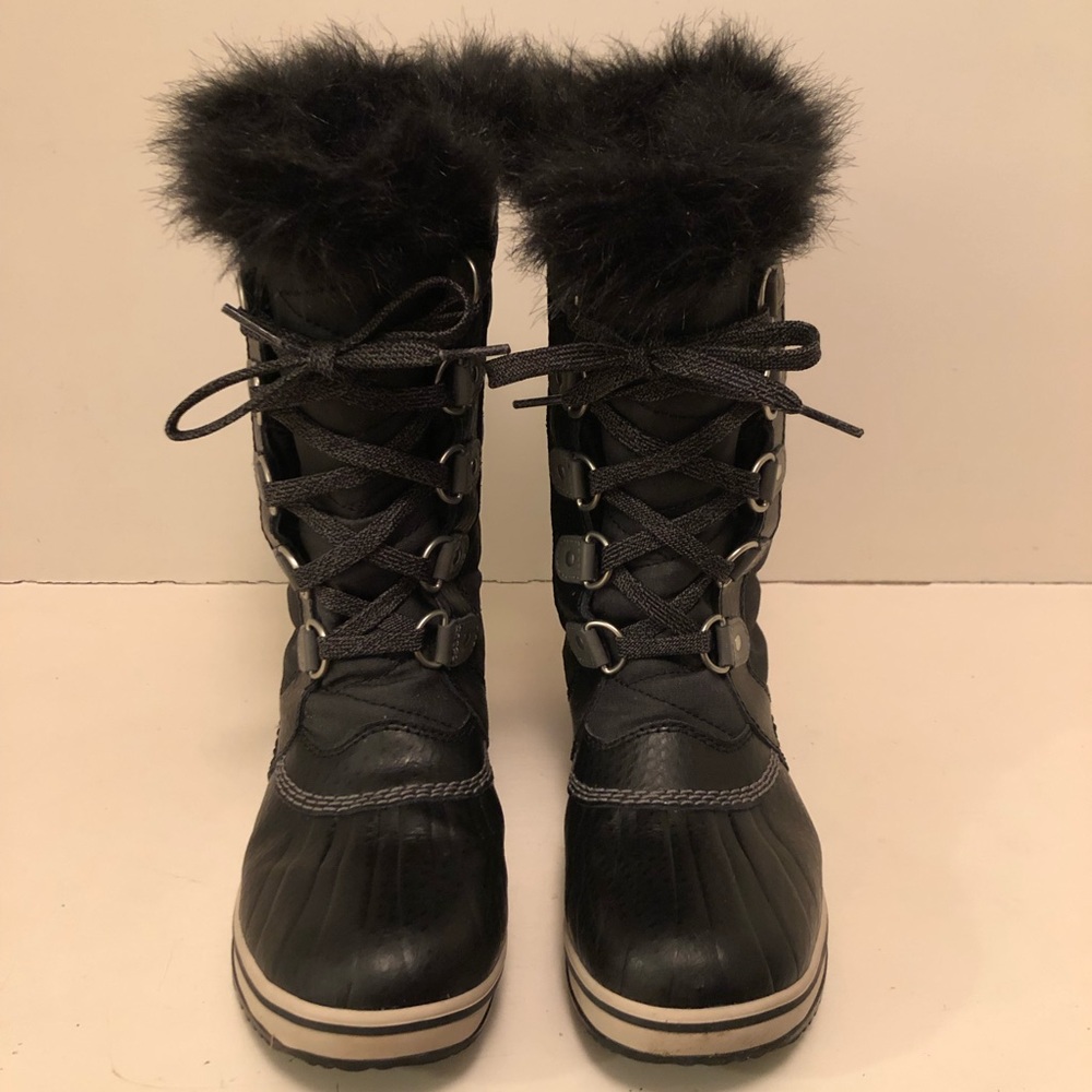 Black snow boots by Sorel Girls size 4